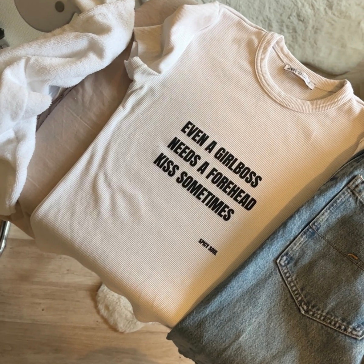 Phrase 02 'Girlboss'